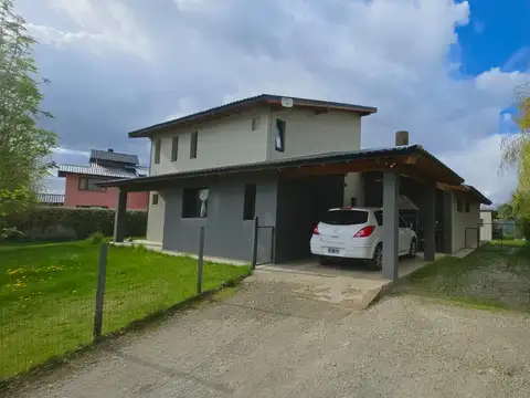 DINA HUAPI. Amplia casa de 2/3 dormitorios, 3 baños sobre lote de 1000m2 totalmente plano