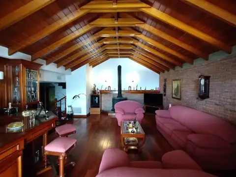 Casa 5 ambientes con 3 baños