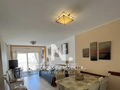 A pasos del Puerto y a metros de la plaza Artigas