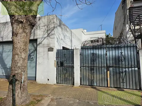VENTA - Casa 4 Amb. con Local y Cochera en Beccar - Apto Crédito