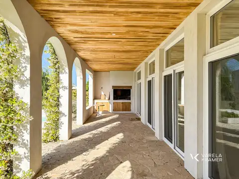 Casa en Venta en El Cantón - Barrio Golf, USD 540.000