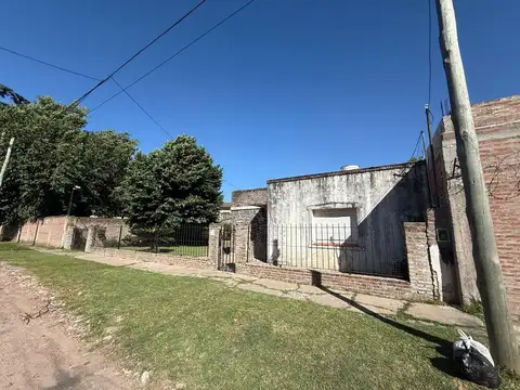 VENTA CASA 4 AMBIENTES MORENO  LOTE 400M2