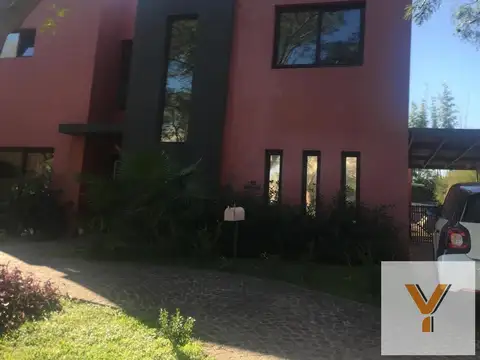 Casa en venta - 4 Dormitorios 4 Baños - Benavidez