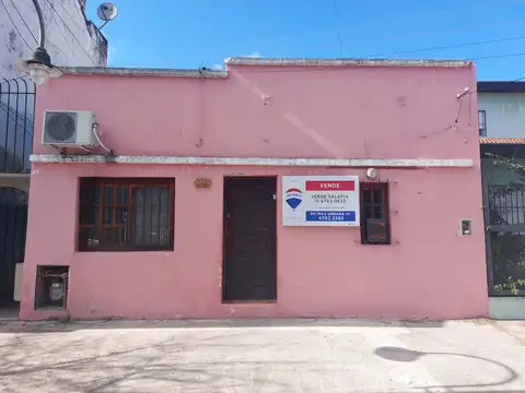 VENTA CASA 4 AMBIENTES CON PATIO Y PARRILLA