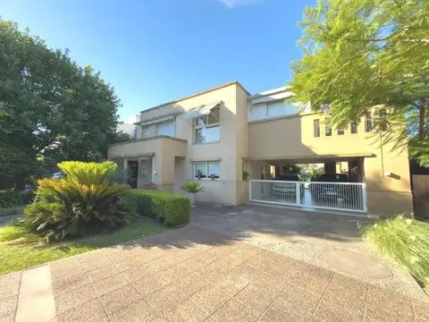 CASA EN VENTA APTA BANCO UBICADA EN BARRIO CERRADO SAN JOAQUIN I - 139 ESQ 485- J. GORINA - LA PLATA