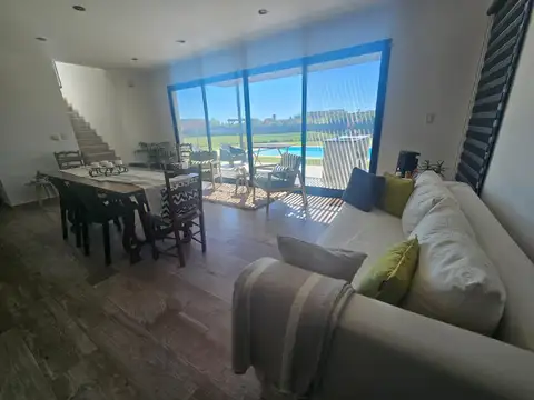 Casa 5 ambientes con 3 baños