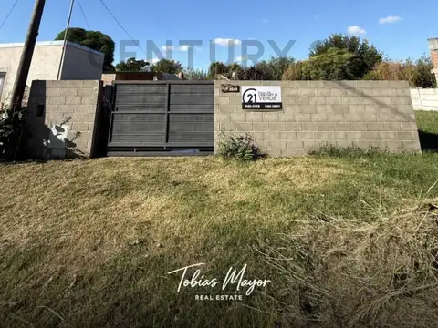 Quinta con amplio parque y potencial de renta - Venado Tuerto