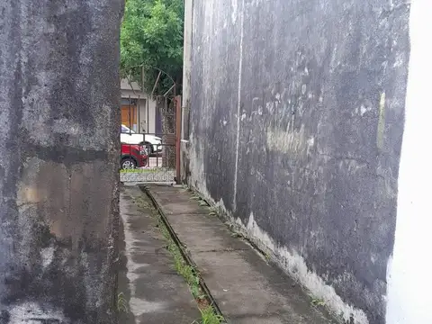 Casa dentro de los bulevares en Reconquista
