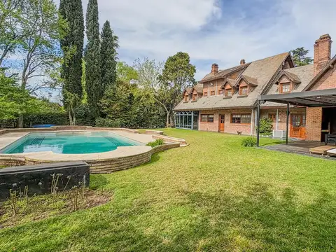 Venta Casa 9 ambientes, Pileta, 2 Cocheras, Mapuche Country, Pilar.