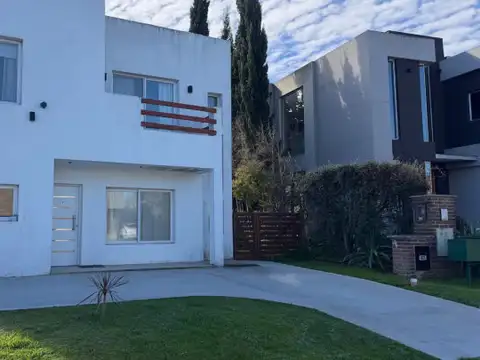 Casa en Venta en La cañada de Pilar, USD 240.000