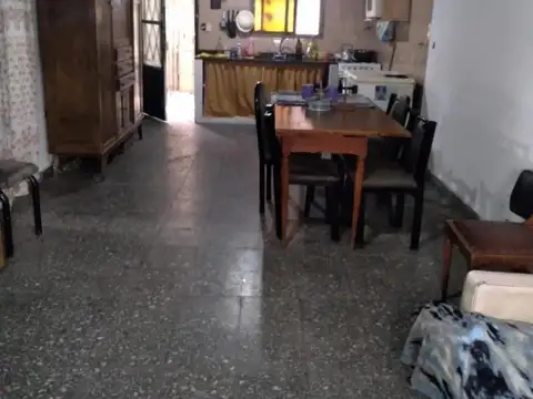 Casa en venta - 5 Dormitorios 2 Baños - La Matanza