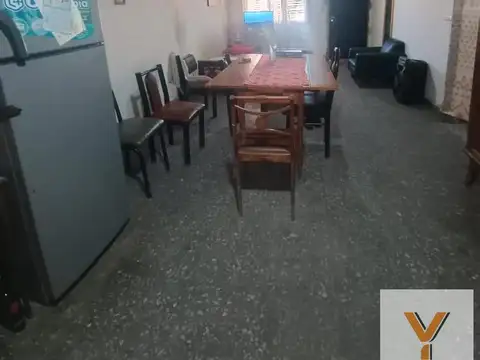 Casa 7 ambientes con 2 baños