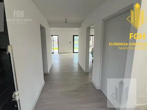 Casa 6 ambientes con 5 baños