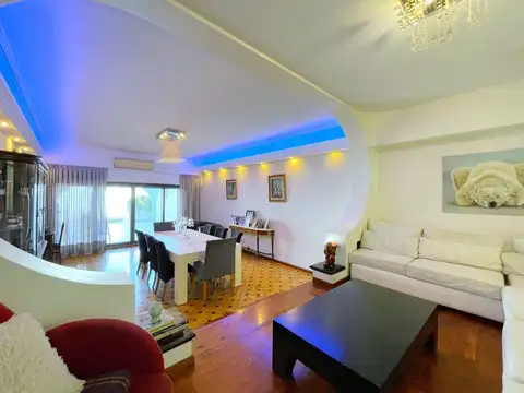 VENTA CASA PREMIUM DE 6 AMBIENTES CON PILETA Y COCHERA PARA 3 AUTOS EN VILLA DEVOTO