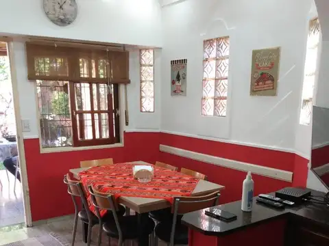 CASA 4 AMB. CON GARAGE  LOMAS DEL MIRADOR