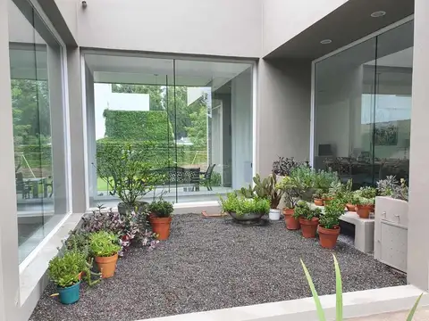 Casa 7 ambientes con 3 baños