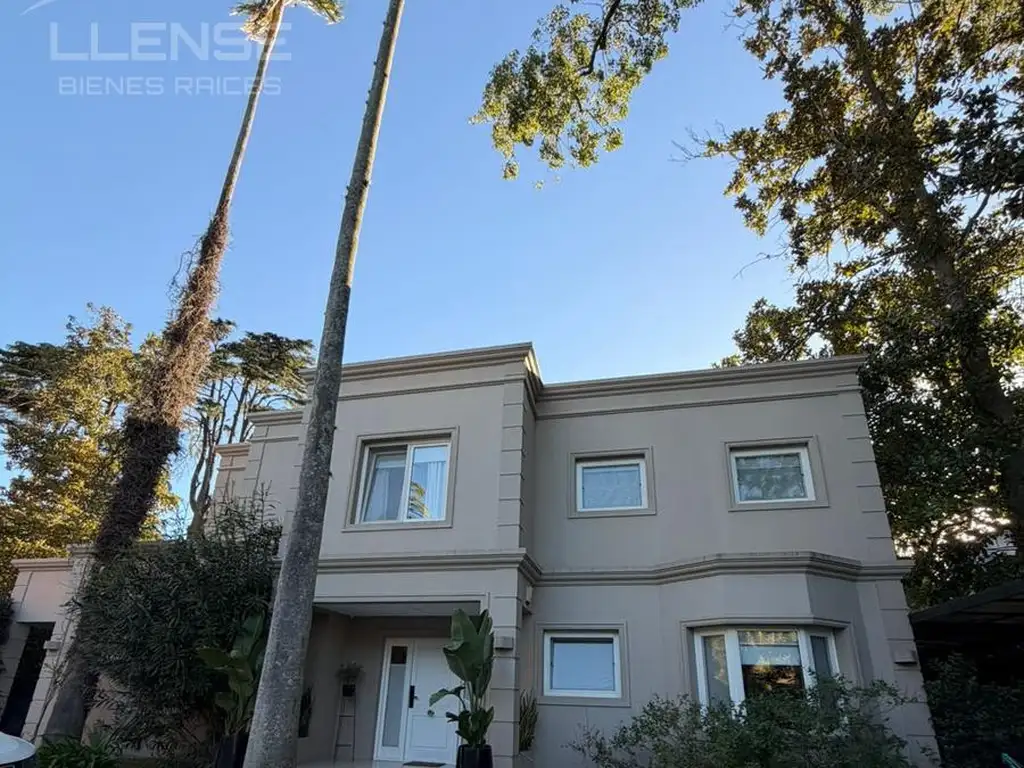 Casa en Alquiler - 5 dormitorios - USD 4.000