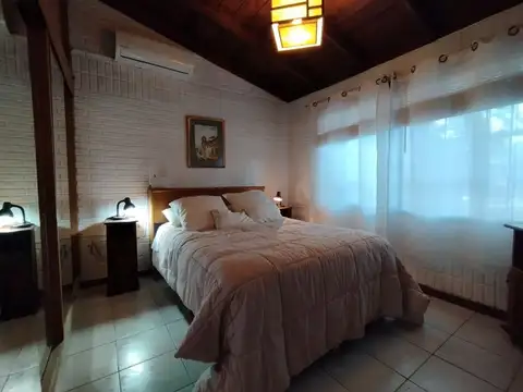 Casa en Alquiler con 2 cocheras