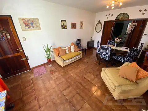 Casa 3 ambientes con 2 baños