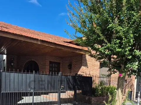 Venta  Casa 3 AMBIENTES, Barrio La Calabria, San Isidro