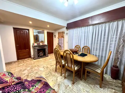 Casa 4 ambientes con 2 baños