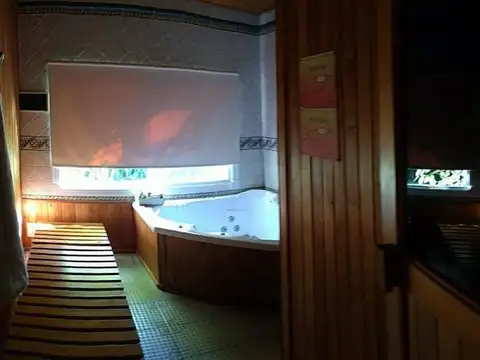 Oficina 15 ambientes con 6 baños