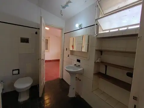 Casa 6 ambientes con 2 baños