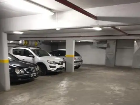 COCHERA FIJA Y CUBIERTA EN VILLA DEL PARQUE