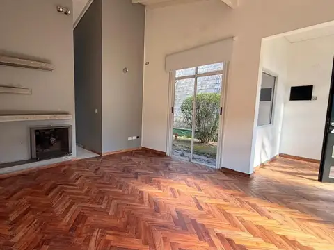 Casa 5 ambientes con 4 baños