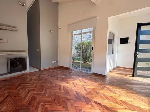 Casa en Alquiler con 1 cochera