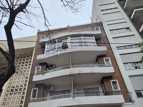 Departamento de 3 Ambientes con Dependencias y Patio