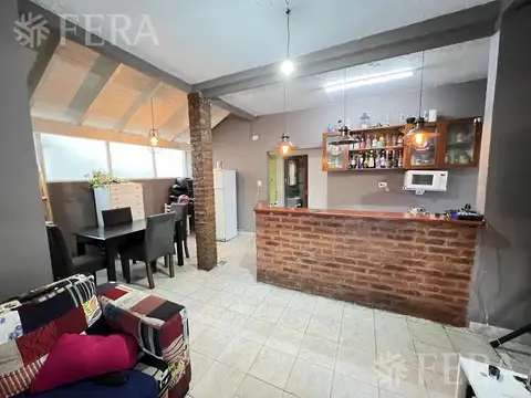 Venta casa 4 ambientes con patio y terraza en Wilde