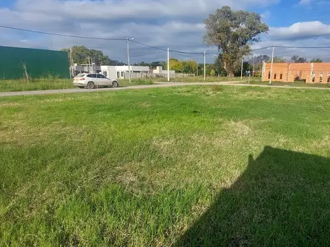 Terreno en equina de 300 m2 a la venta en Cañuelas - Petion Chico