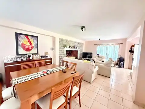 Casa 5 ambientes con 3 baños