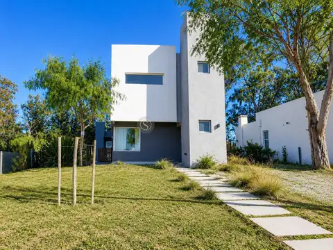 Casa  en Alquiler en Santa Elena, Pilar del Este, Pilar
