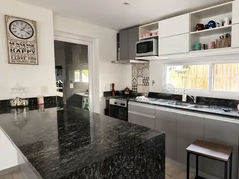 Casa 4 ambientes con 3 baños
