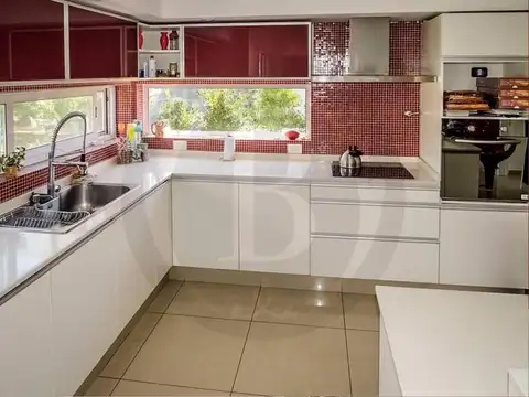 Casa 7 ambientes con 4 baños