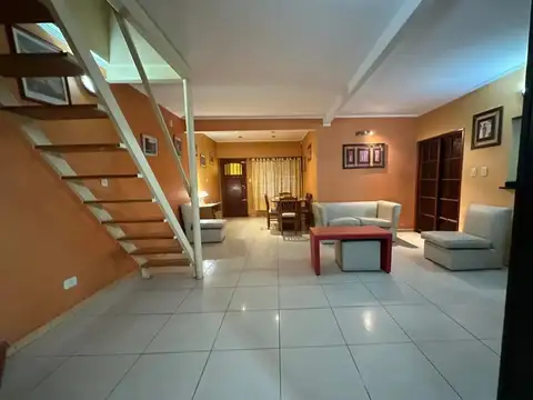 Casa 5 ambientes con 3 baños
