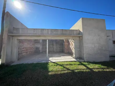 Casa 6 ambientes con 2 baños