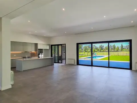 ESPECTACULAR CASA 1 PLANTA 380 MTS TOTALES FONDO AL GOLF LOTE 1273 MTS