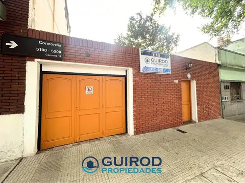 CASA 4 AMBIENTES CON PATIO, COCHERA Y TERRAZA