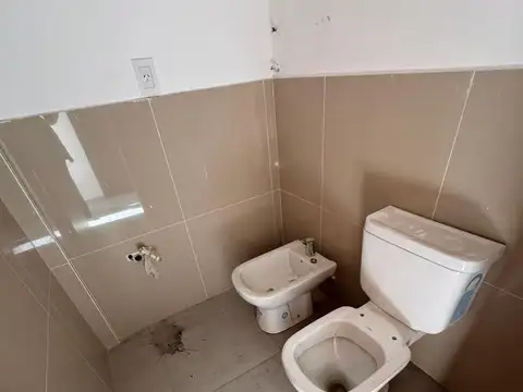 54 entre 7 y 8, oficina en venta