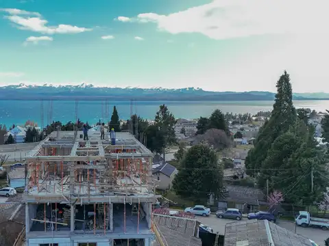 SEMIPISO CON PLENA VISTA AL LAGO CON TERRAZA