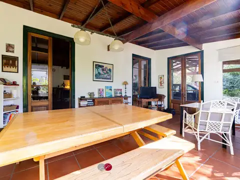 Casa en Venta con 2 cocheras