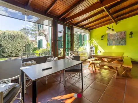 Casa 5 ambientes con 2 baños