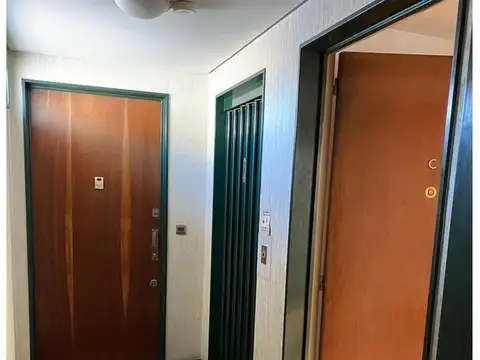 2 amb con cocina comedor de 3.5 x 2.5 x 2 m. Óptimo estado