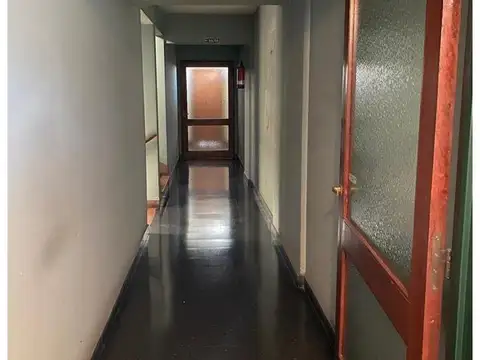 2 amb con cocina comedor de 3.5 x 2.5 x 2 m. Óptimo estado