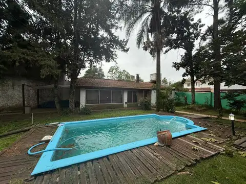 Quincho con piscina en Venta - Montecarlo