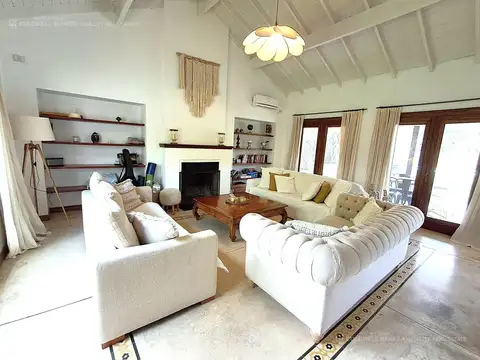 Casa 5 ambientes con 3 baños