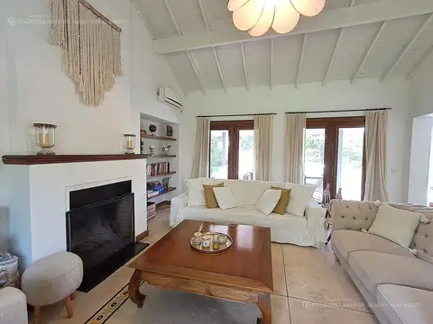 Casa en Venta con 6 cocheras